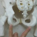 足を組んでしまう人は「仙骨で座っている」　　名古屋   　整体　　慢性腰痛　　